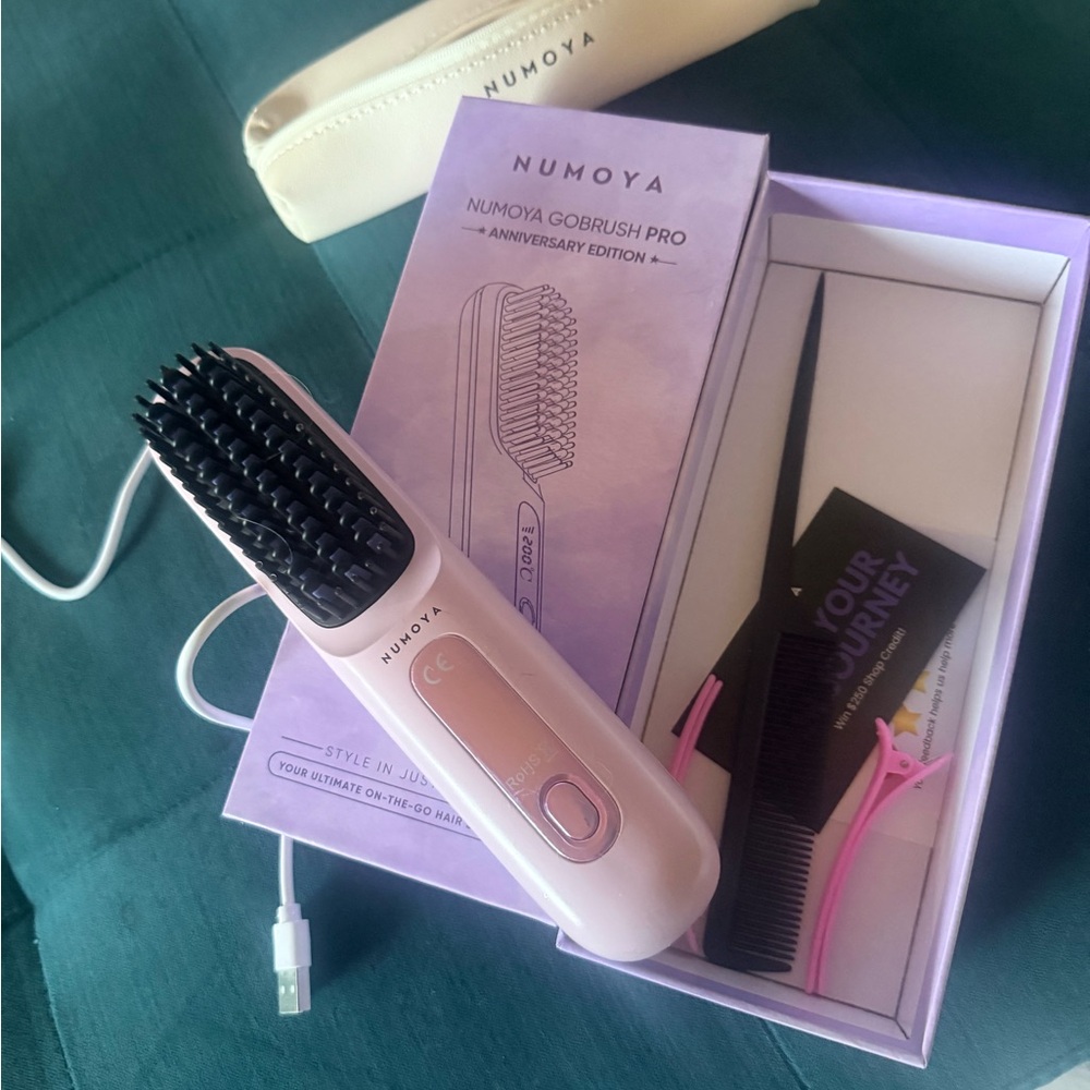 Numoya GoBrush Pro Hair Straightener - Anniversary Edition